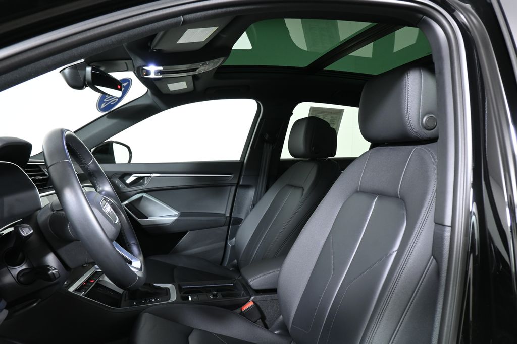 Thumbnail: 2021 Audi Q3 - 14