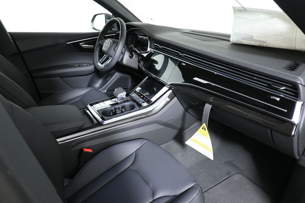 Thumbnail: 2026 Audi Q8 - 21