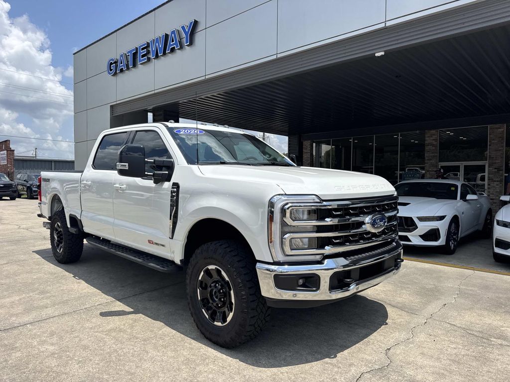 Star White Metallic Tri-Coat 2026 Ford F-250 Super Duty Pickup Truck Four-Wheel Drive Automatic