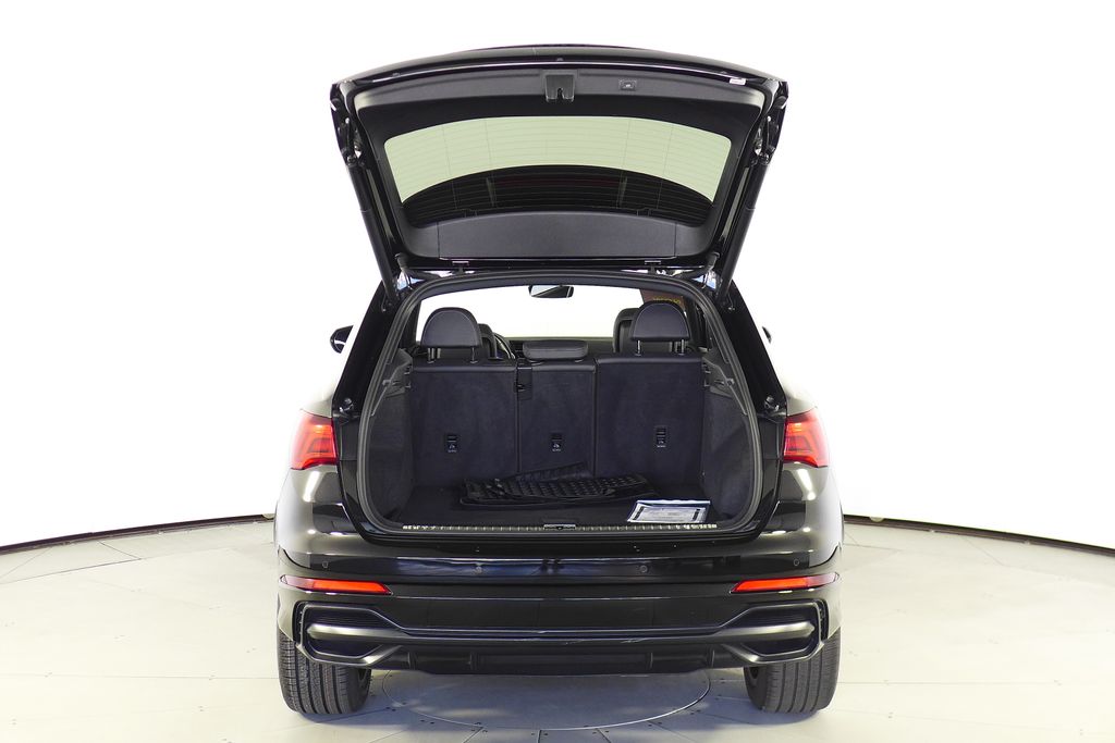 Thumbnail: 2022 Audi Q3 - 10