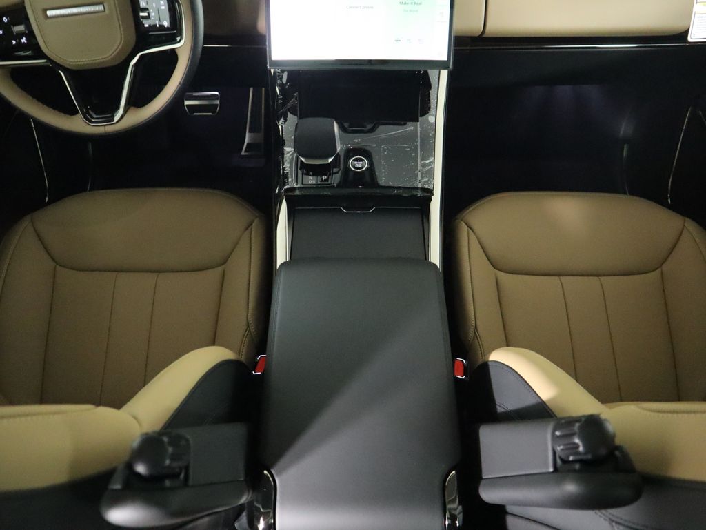 Thumbnail: 2025 Land Rover Range Rover Sport - 18