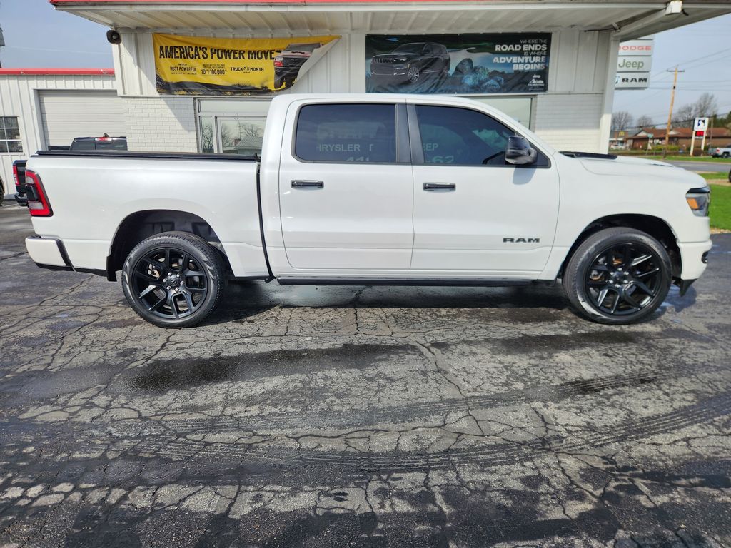 View vehicle photo 2