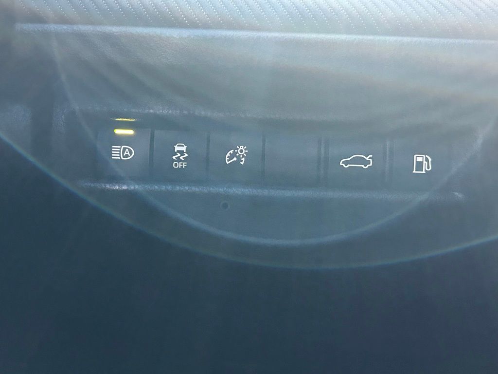 Thumbnail: 2025 Toyota Camry - 18