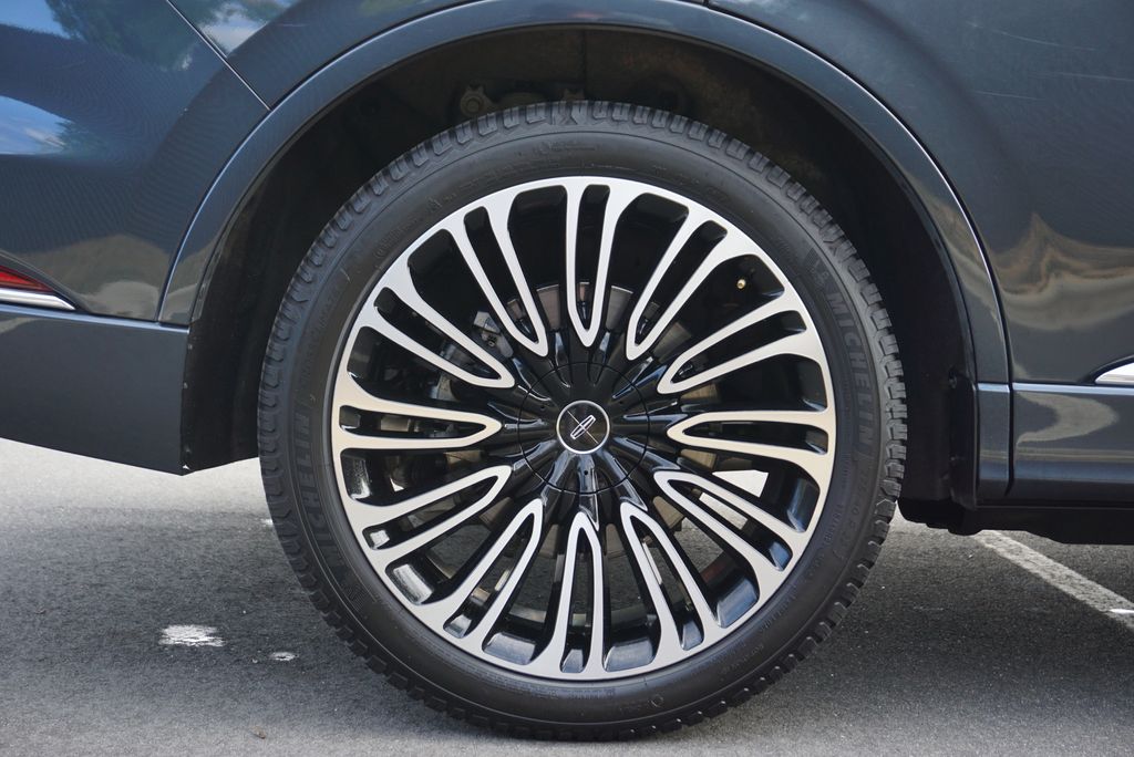 Thumbnail: 2021 Lincoln Aviator - 18