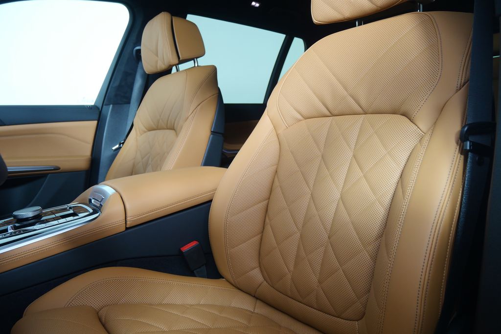 Thumbnail: 2026 BMW X7 - 11