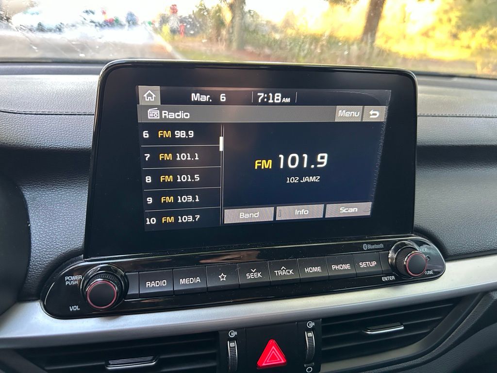 Thumbnail: 2021 Kia Forte - 23