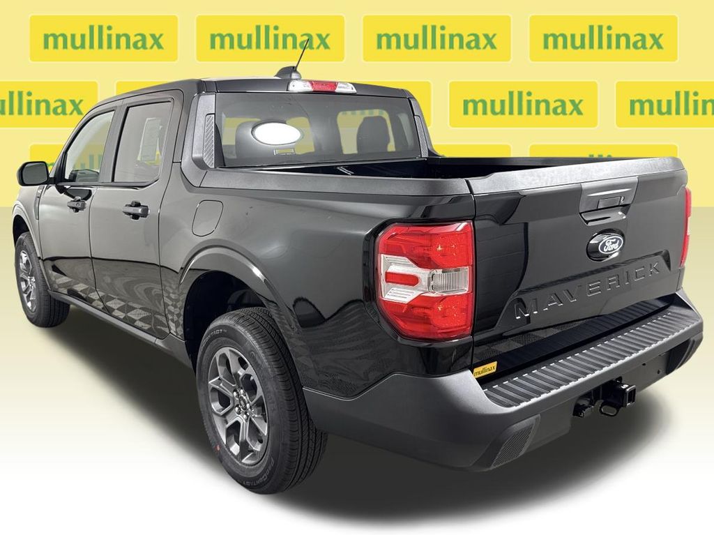 New 2026 Black Ford XLT image 3