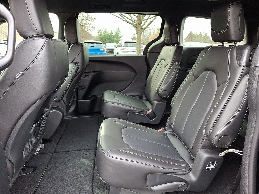 New 2026 Chrysler Pacifica Van