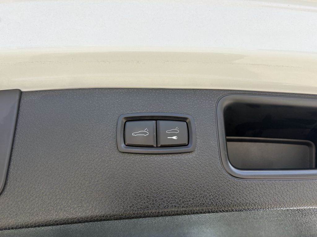 2020 Porsche Macan S White at Ultimate Motorsports