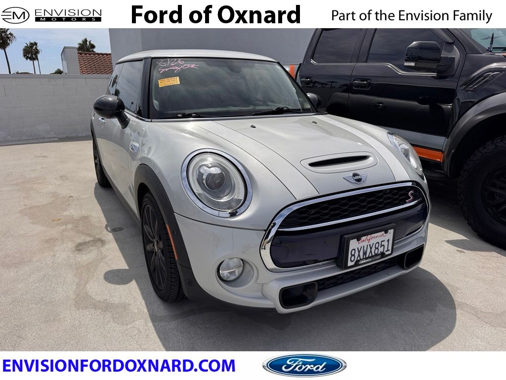 White Silver 2018 MINI Cooper Hatchback Front-Wheel Drive 6-Speed Manual
