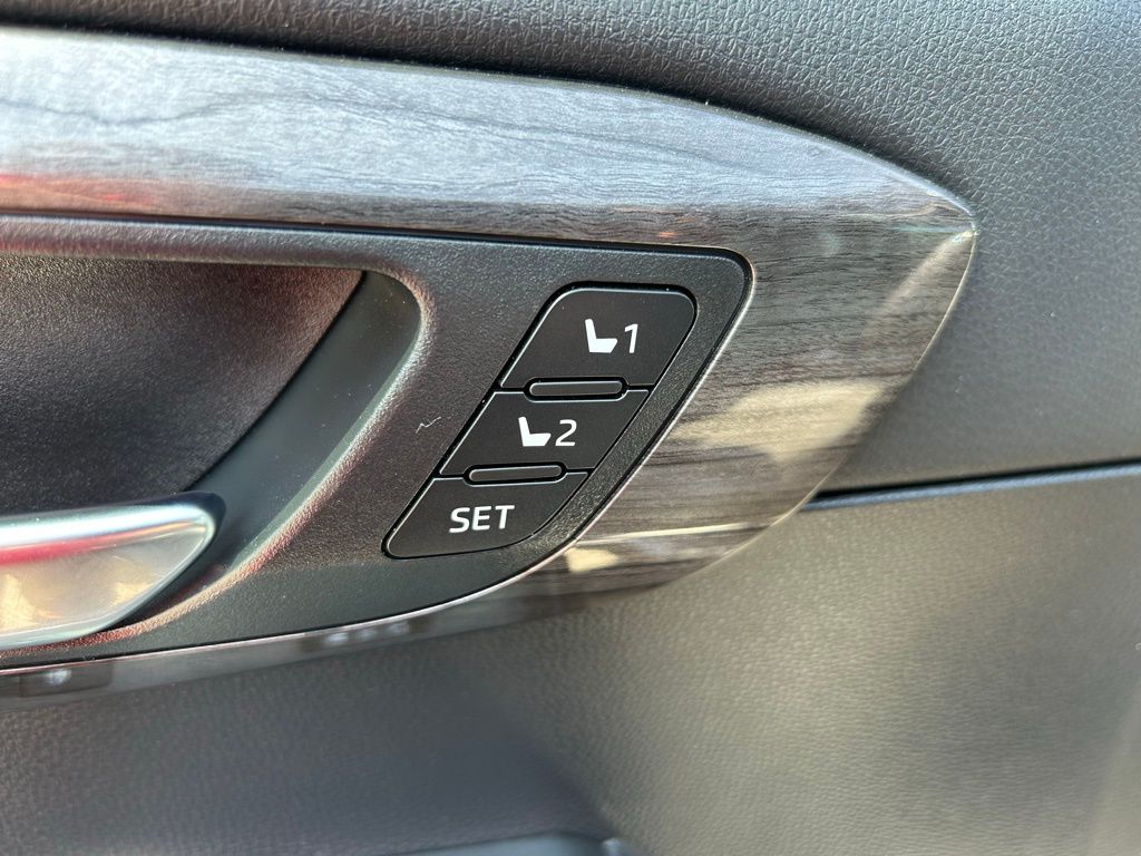 2023 Toyota Highlander L 19