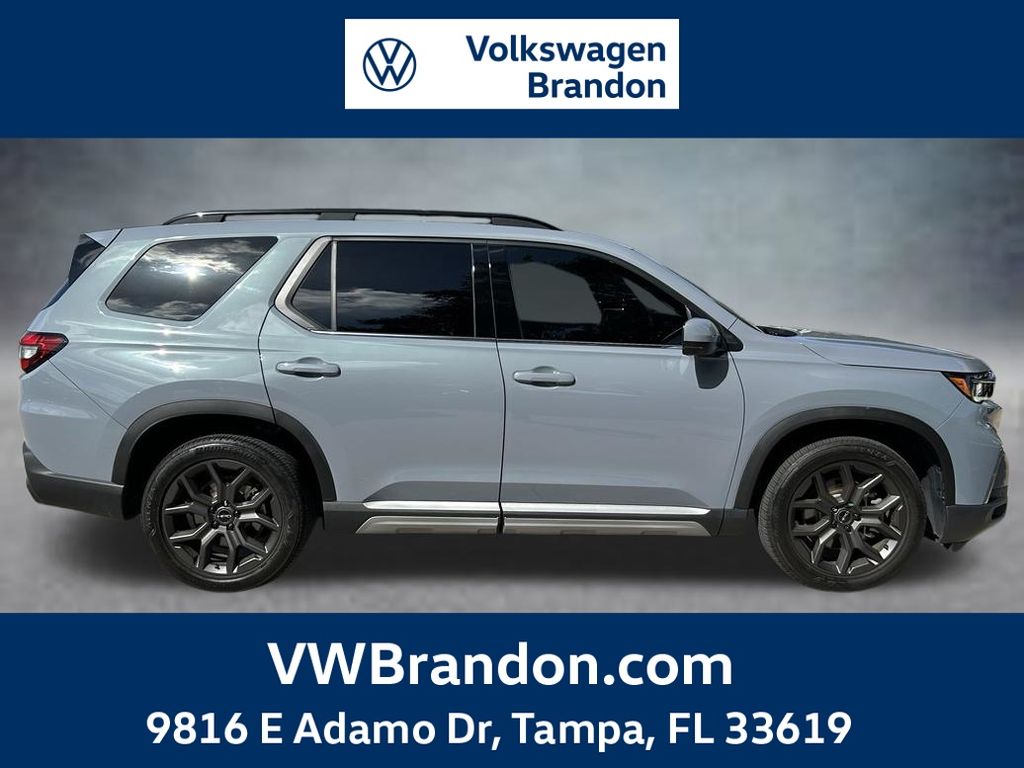 Sonic Gray Pearl 2024 Honda Pilot SUV / Crossover All-Wheel Drive Automatic