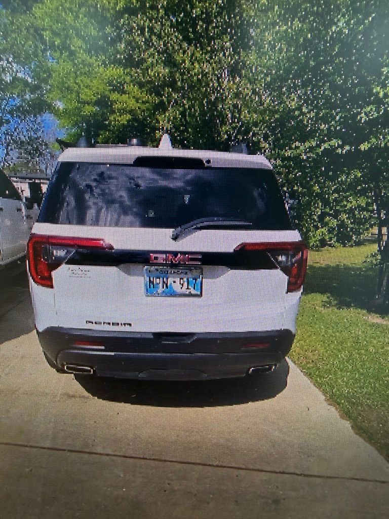 Summit White 2023 GMC Acadia SLE FWD SUV / Crossover Front-Wheel Drive 9-Speed Automatic