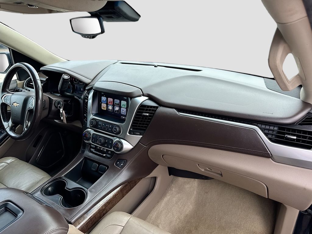 2019 Chevrolet Suburban LT - Photo 28
