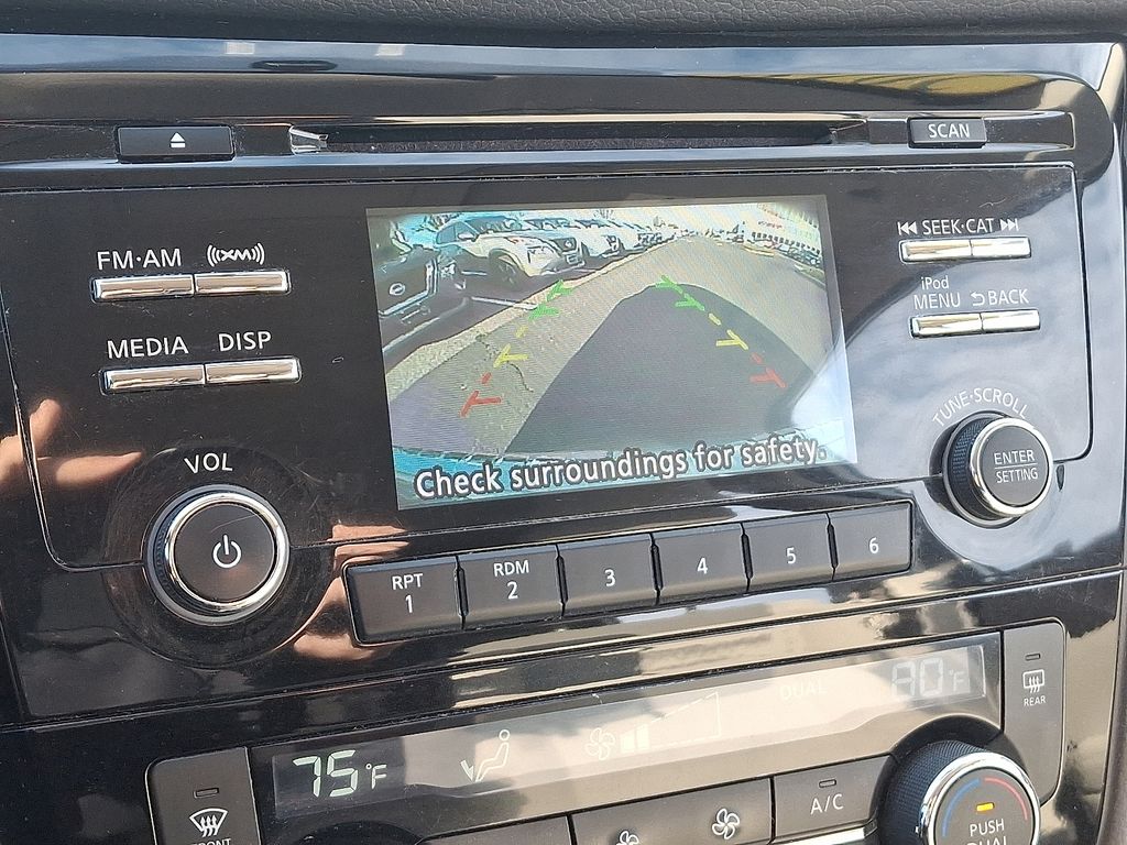 Thumbnail: 2018 Nissan Rogue Sport - 18