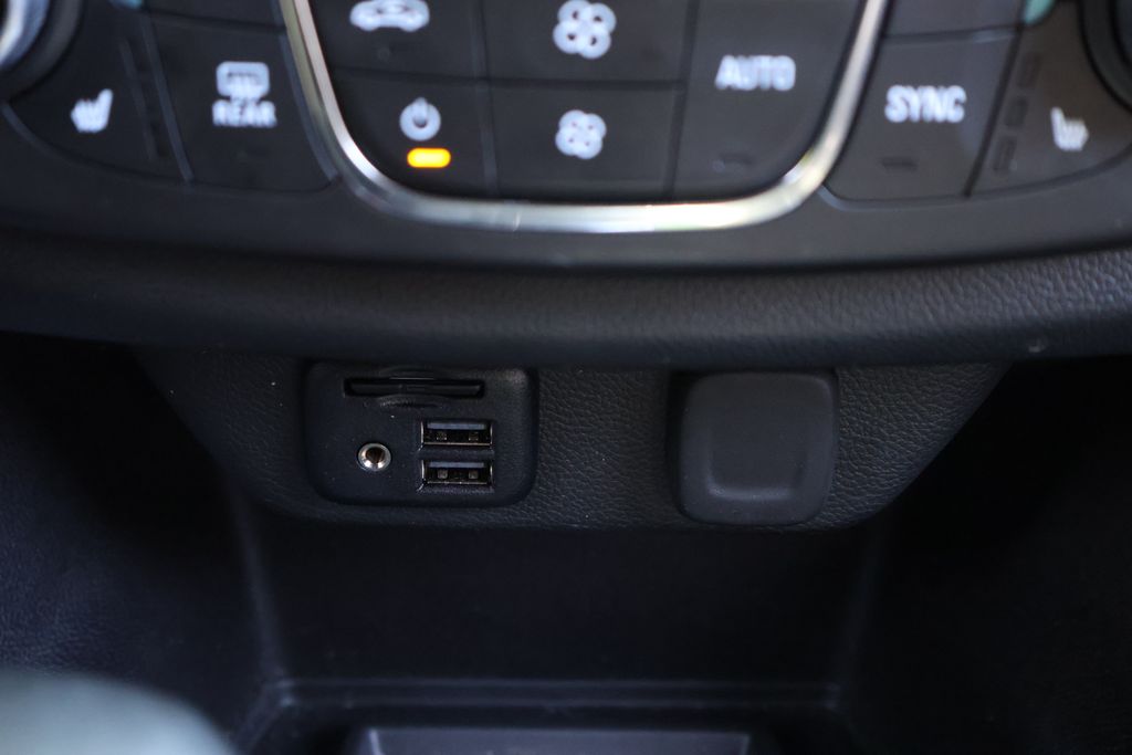 Thumbnail: 2023 Chevrolet Traverse - 24