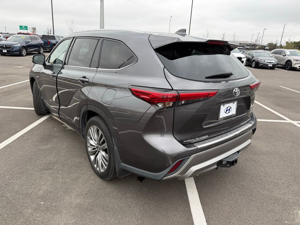 Thumbnail: 2021 Toyota Highlander - 7