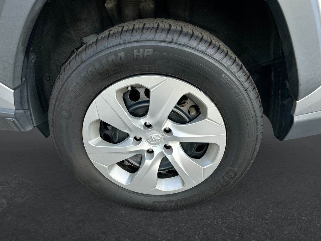 Thumbnail: 2021 Toyota RAV4 - 10