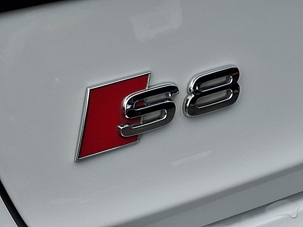 Thumbnail: 2022 Audi S8 - 29