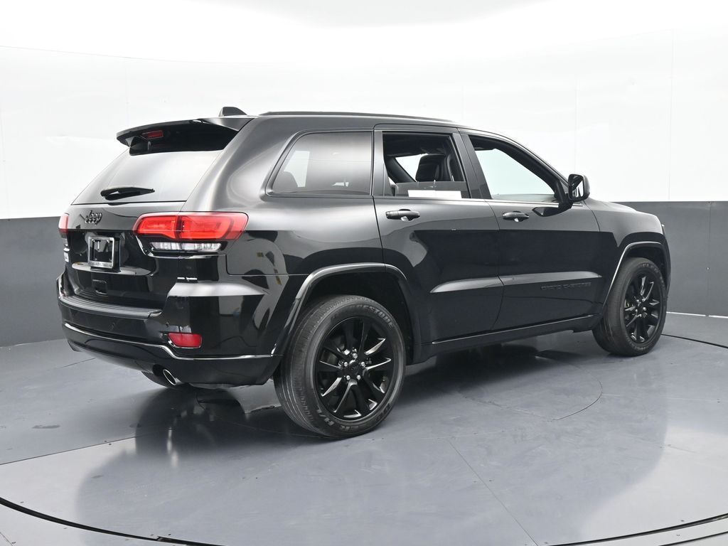 Used 2020 Diamond Black Crystal Pearlcoat Jeep Altitude image 6