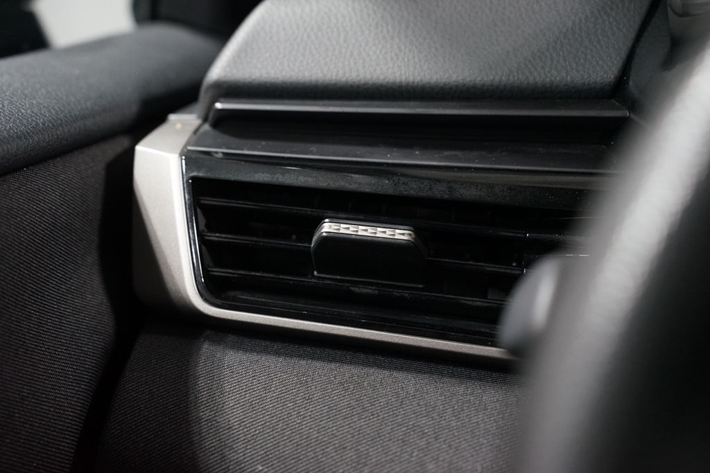 Thumbnail: 2025 Toyota Camry - 25