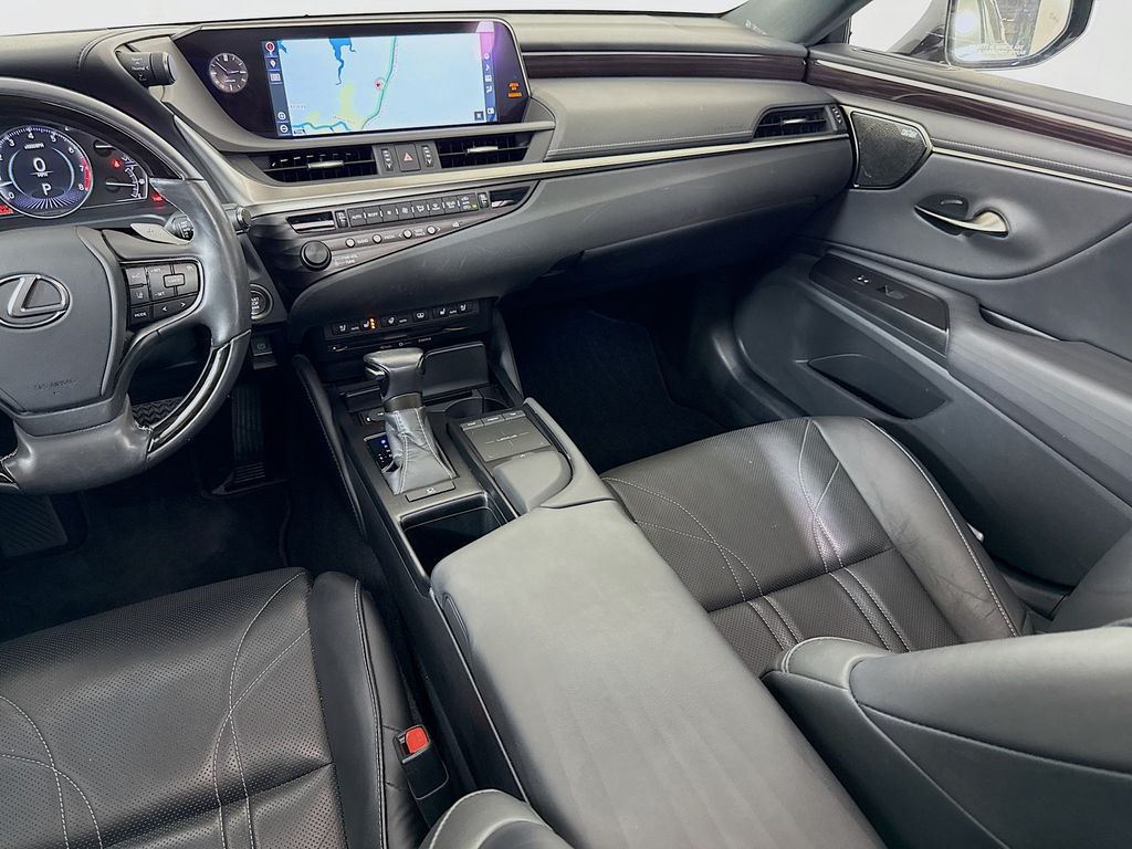 Thumbnail: 2019 Lexus ES - 24
