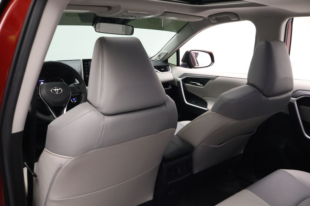 Thumbnail: 2021 Toyota RAV4 - 20