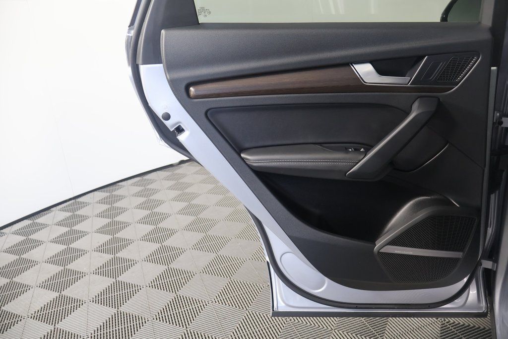 Thumbnail: 2022 Audi Q5 - 12