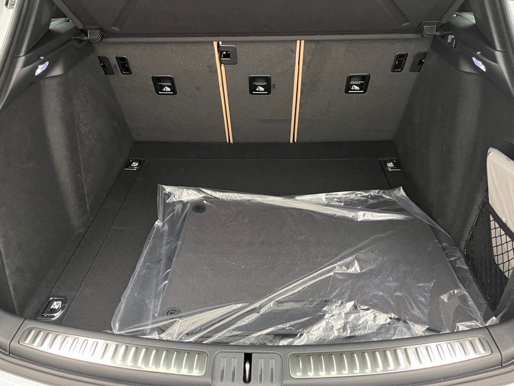 Thumbnail: 2026 Porsche Macan - 21