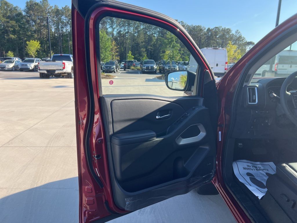 2025 Cardinal Red Metallic Tricoat Nissan Frontier SL RWD Truck