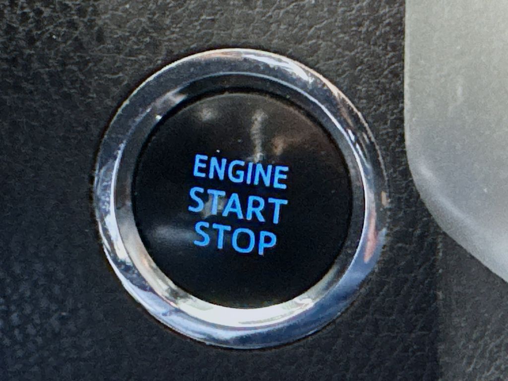 Used Car 2018 Toyota Highlander  Xle For Sale Under $25,000 In Austin, Texas