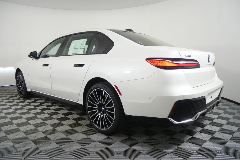 Thumbnail: 2026 BMW 7 Series - 5