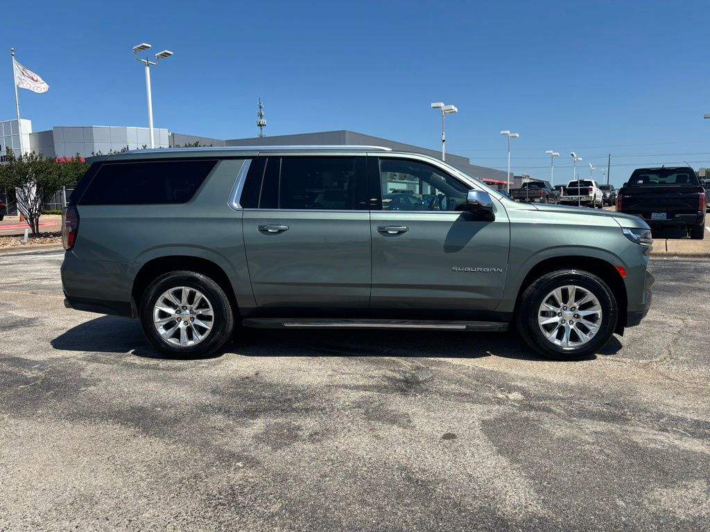 2023 Chevrolet Suburban Premier photo