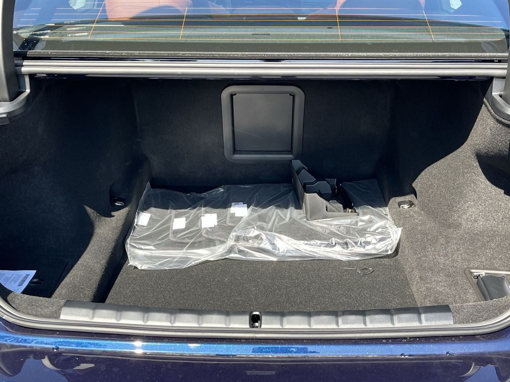 Thumbnail: 2026 BMW 7 Series - 24