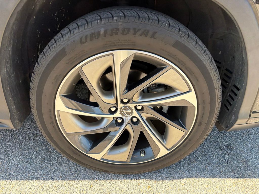 Used 2019  Lexus 350L image 21
