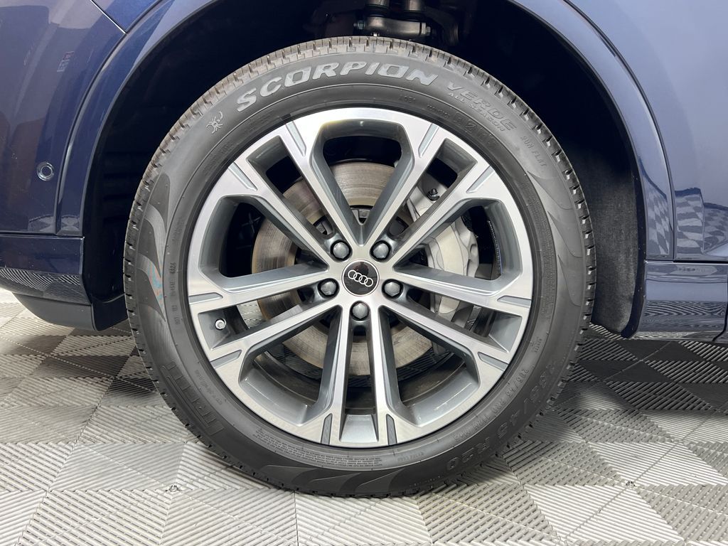 Thumbnail: 2025 Audi Q7 - 9