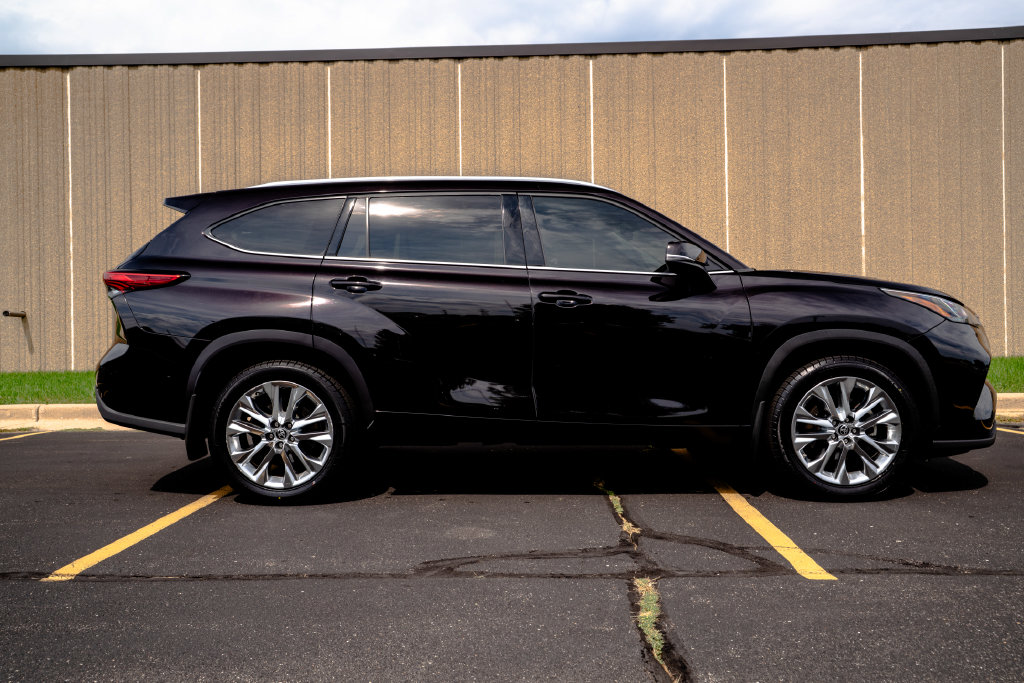 Used 2021 Toyota Highlander SUV