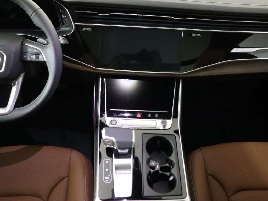 Thumbnail: 2026 Audi Q7 - 15