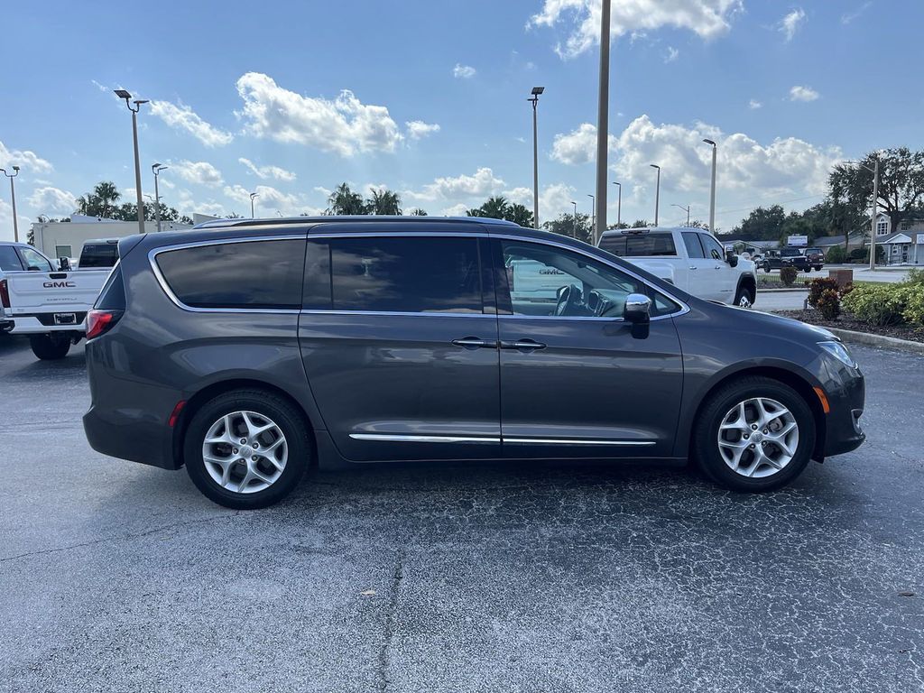 2020 Chrysler Pacifica Limited 4