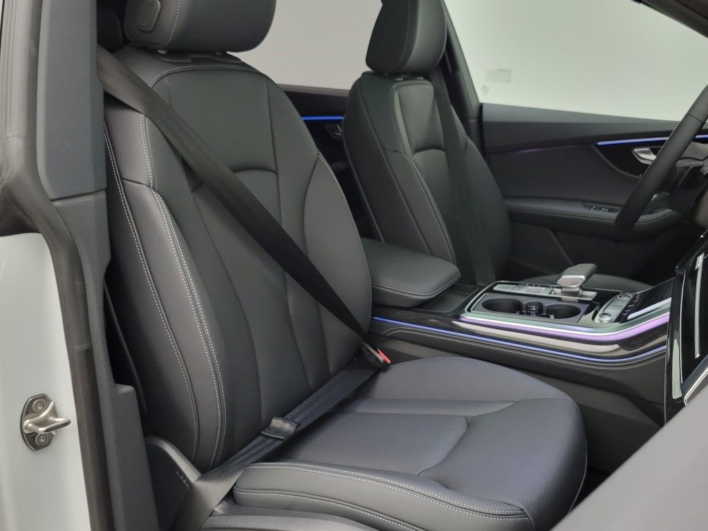 Thumbnail: 2026 Audi Q8 - 15