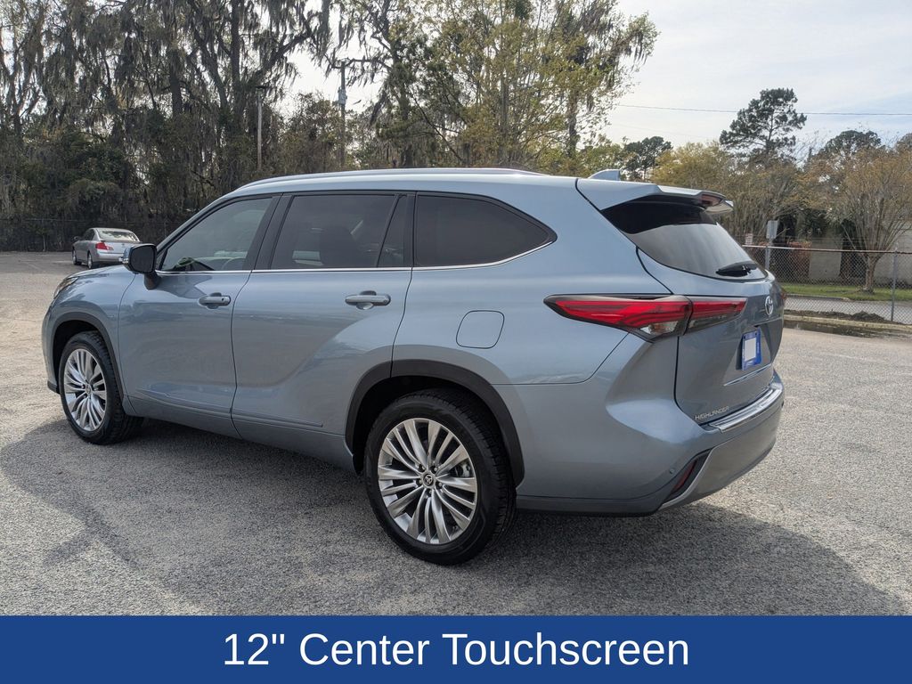 2023 Toyota Highlander Hybrid Platinum