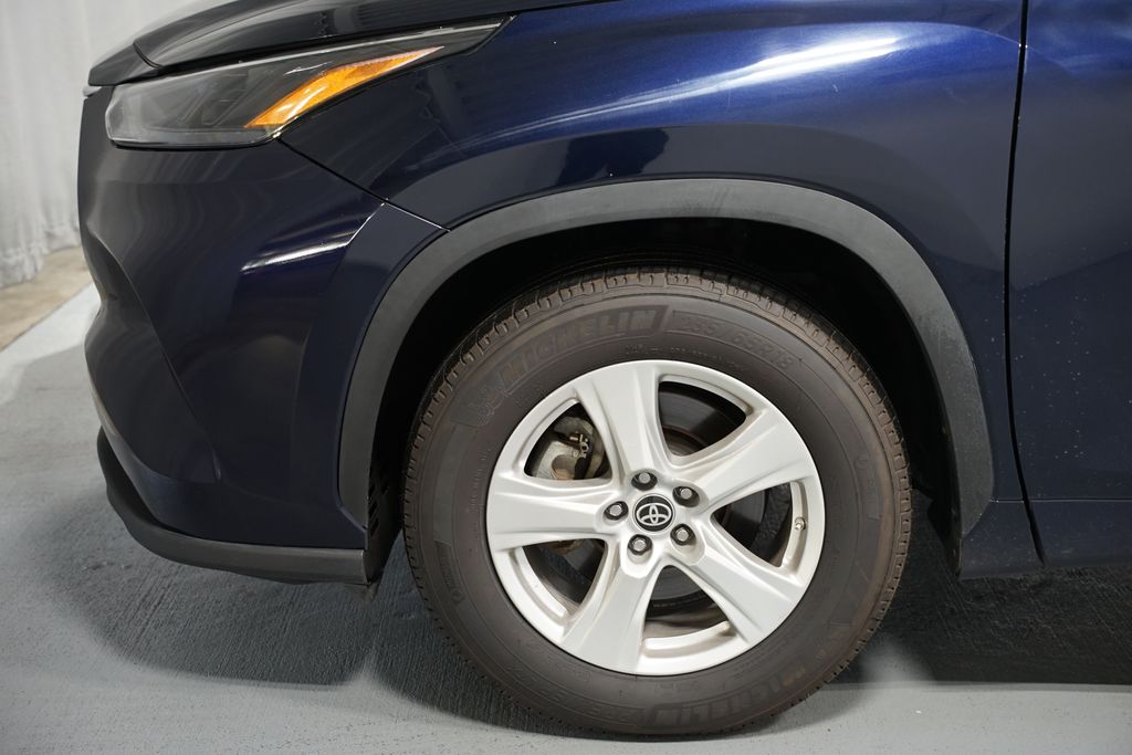 Thumbnail: 2023 Toyota Highlander - 5