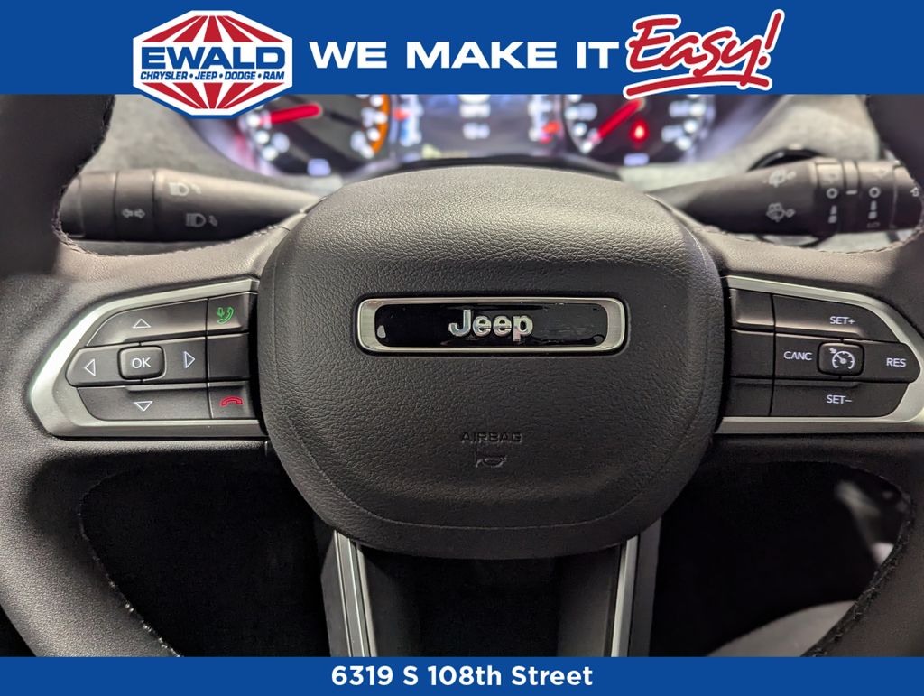2025 Jeep Compass Latitude photo
