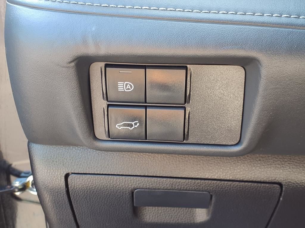 2022 Toyota Highlander LE photo 16