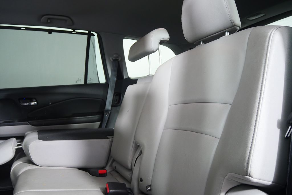 Thumbnail: 2019 Honda Pilot - 11