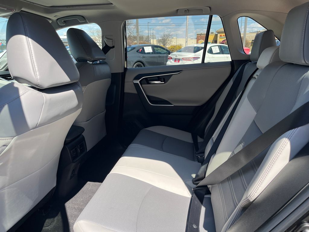 2023 Toyota RAV4 Hybrid Limited photo