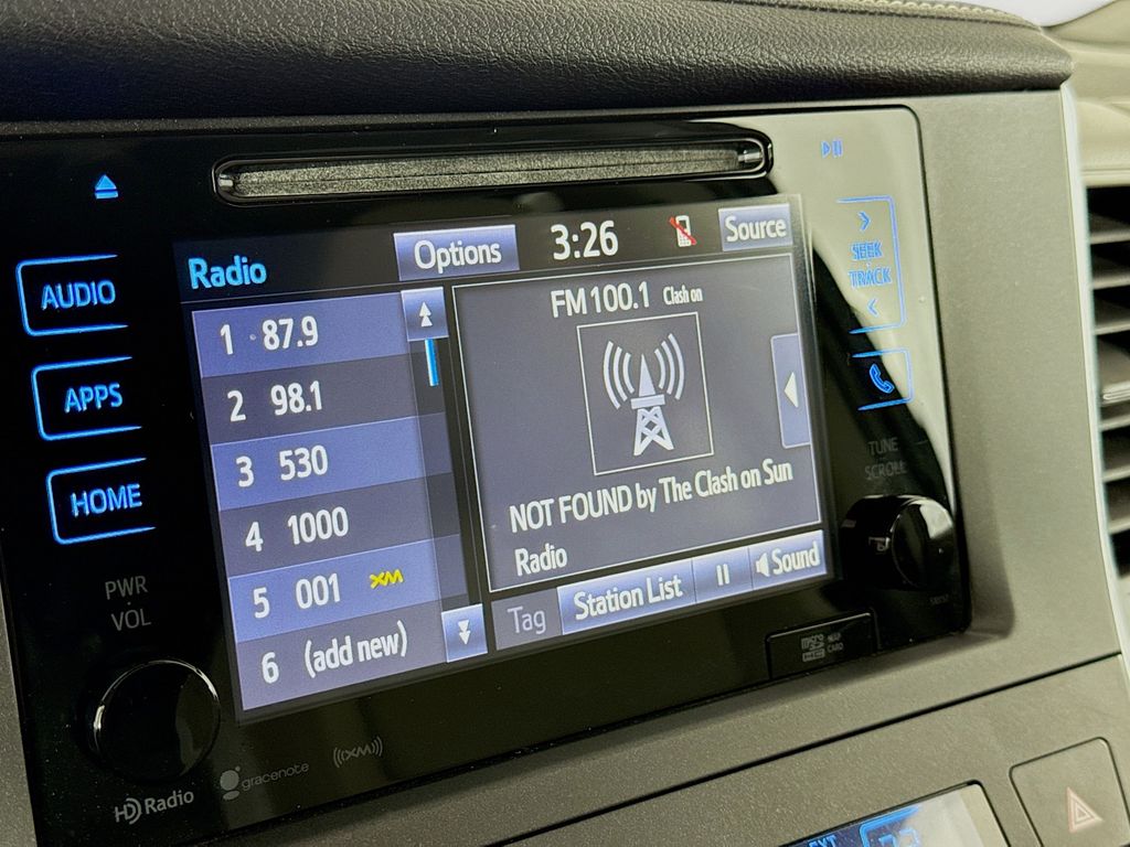 Thumbnail: 2017 Toyota Sienna - 15