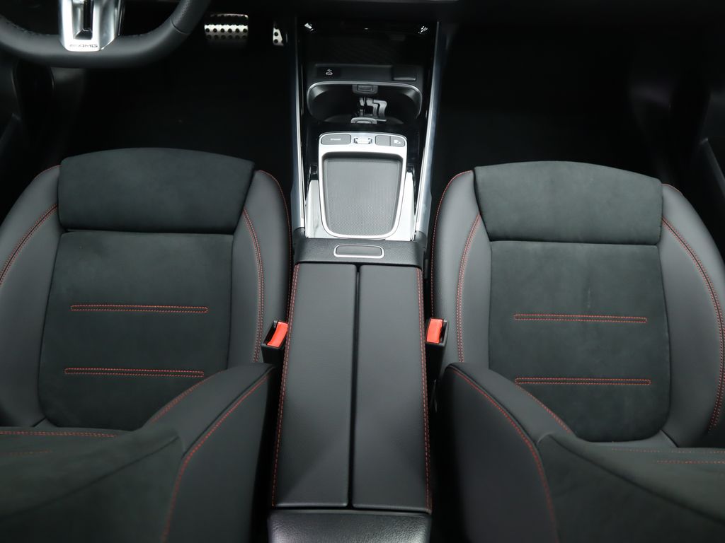 Thumbnail: 2025 Mercedes-Benz GLB - 16