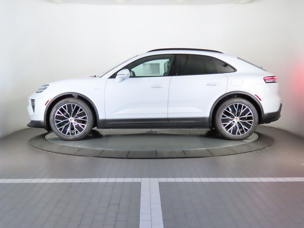Thumbnail: 2025 Porsche Macan - 2