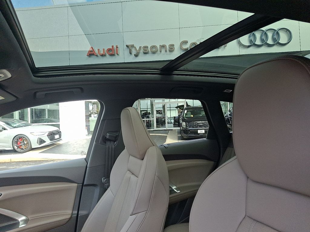 Thumbnail: 2025 Audi Q5 - 11